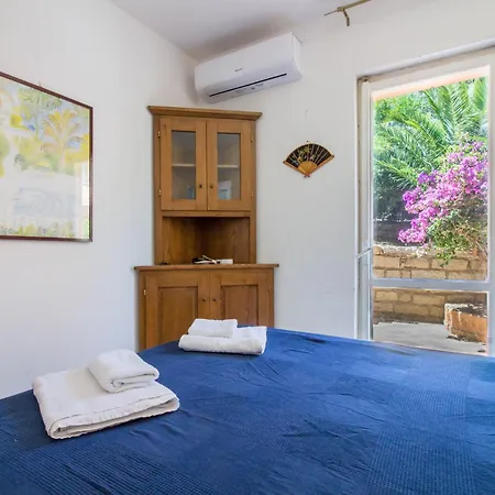 Апартаменты Guesthost - Comfy Flat With Balcony