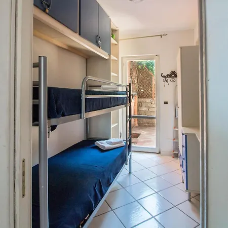 Apartment Guesthost - Comfy Flat With Balcony *