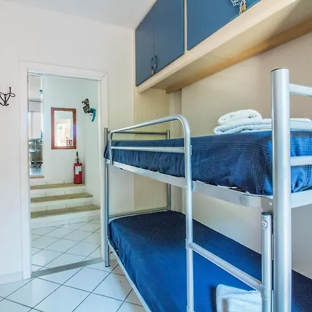 Guesthost - Comfy Flat With Balcony Apartment Palau