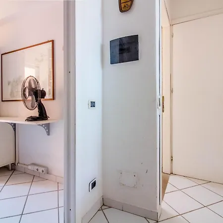Апартаменты Guesthost - Comfy Flat With Balcony