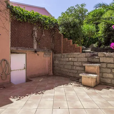 Guesthost - Comfy Flat With Balcony Apartment Palau