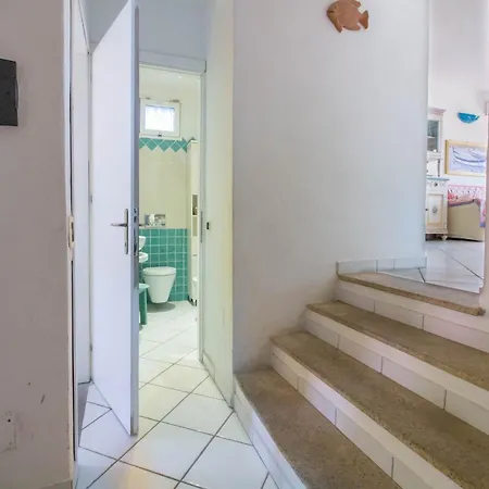 Guesthost - Comfy Flat With Balcony Апартаменты