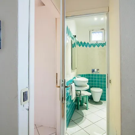 Guesthost - Comfy Flat With Balcony Apartment Palau