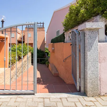Guesthost - Comfy Flat With Balcony * Palau