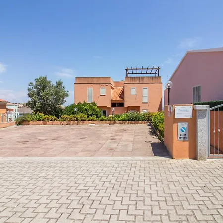 Guesthost - Comfy Flat With Balcony Apartment Palau